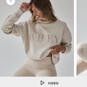 Six stories wifey sweatshirt - champagne